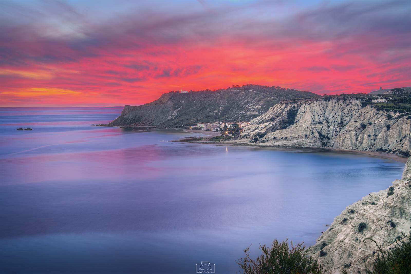 Tramonto a lunga esposizione presso il Faro di Capo Rossello